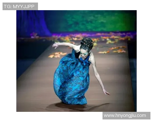 足球明星与模特的浪漫爱情故事揭示了光鲜背后的真实人生与挑战